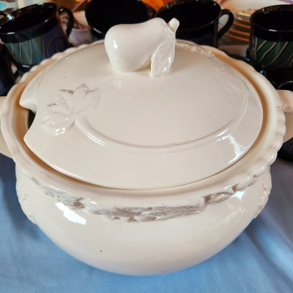 Beautiful Vintage Japan White Tureen - Picture 5 of 8